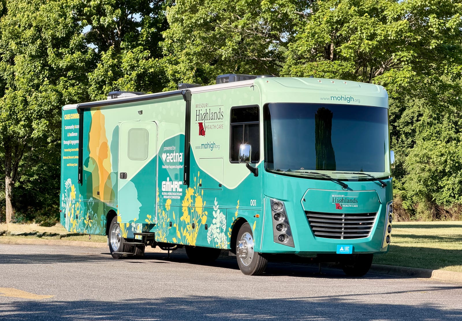 The Care Connect mobile clinic, built by Mission Mobile Medical, liveried for Missouri Highlands Health Care with Aetna and Global Mobile Healthcare Research Consortium marks